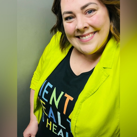 Meet your Posher, Amanda - Picture 2 of 3